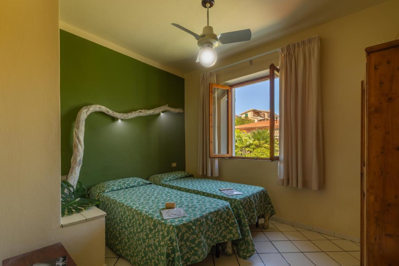 SantʼAndrea Hotel Cernia Isola Botanica מראה חיצוני תמונה