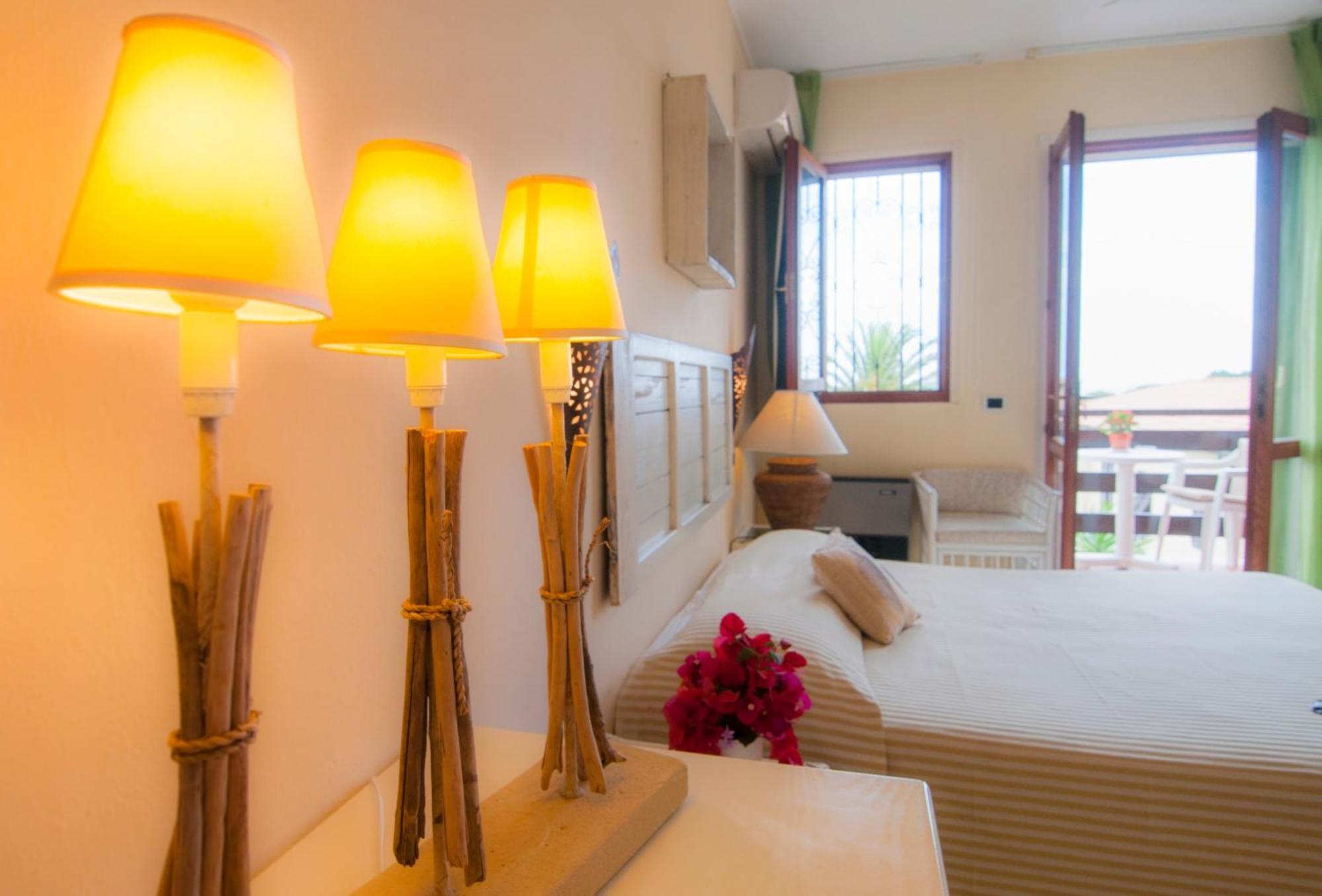 SantʼAndrea Hotel Cernia Isola Botanica מראה חיצוני תמונה
