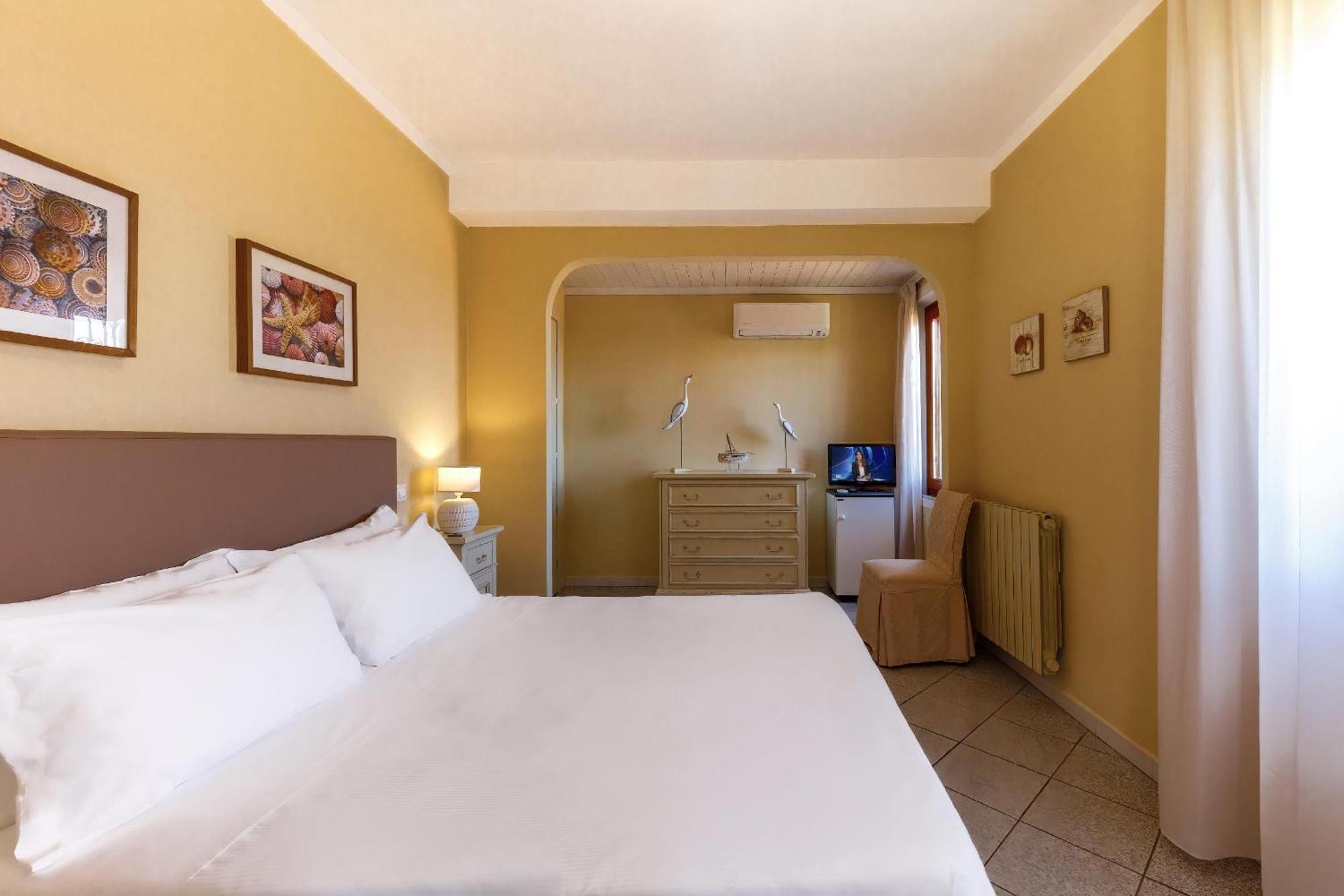 SantʼAndrea Hotel Cernia Isola Botanica מראה חיצוני תמונה